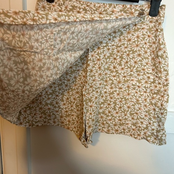 NWT American Eagle Daisy Print Mini Skort - Picture 6 of 6